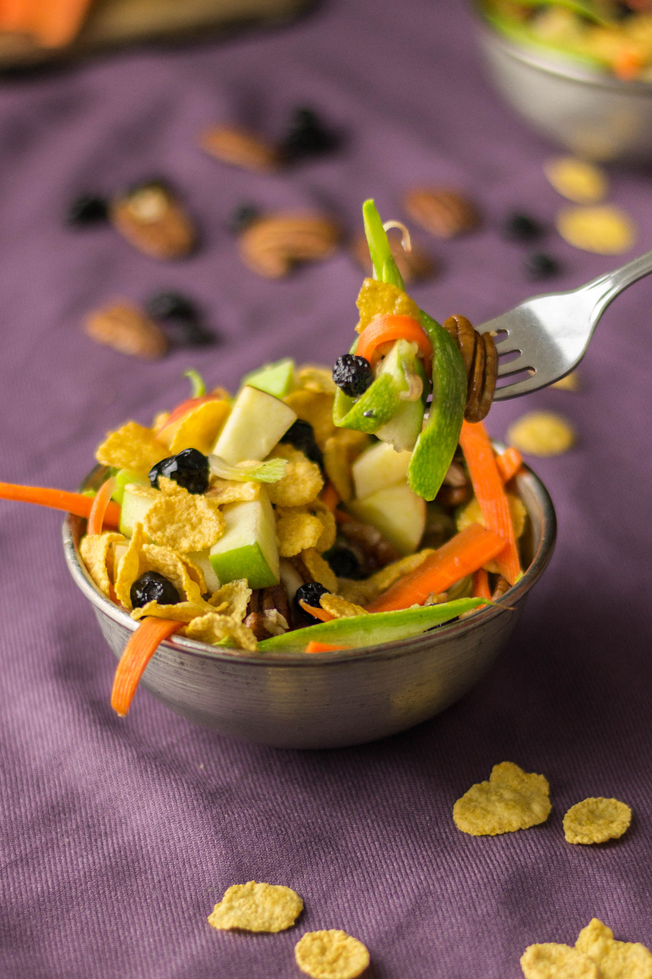 Vegetable and fruit salad with corn flakes. No sugar, no salt: the tastiest and healthiest dieting formula to lose weight.